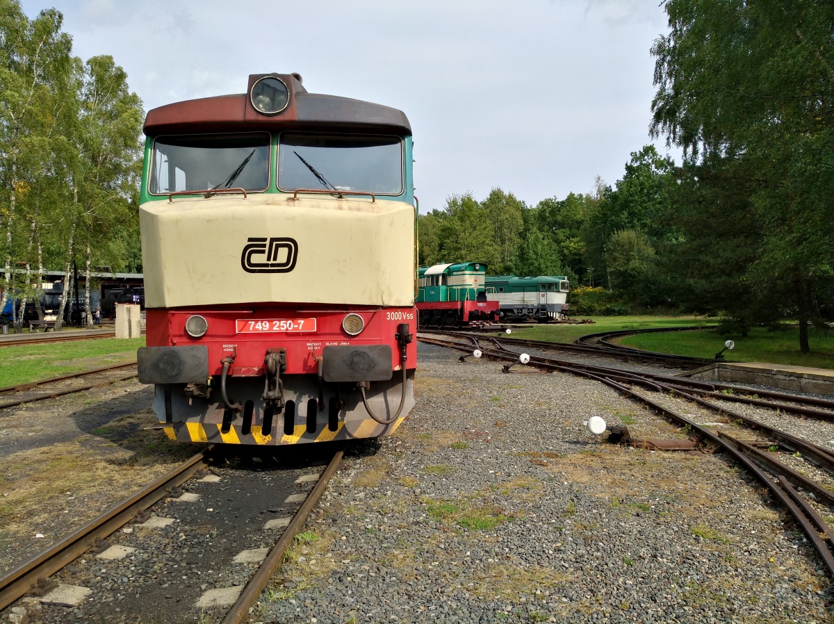 Motorová lokomotiva 749.250-7 Bardotka - foto 648