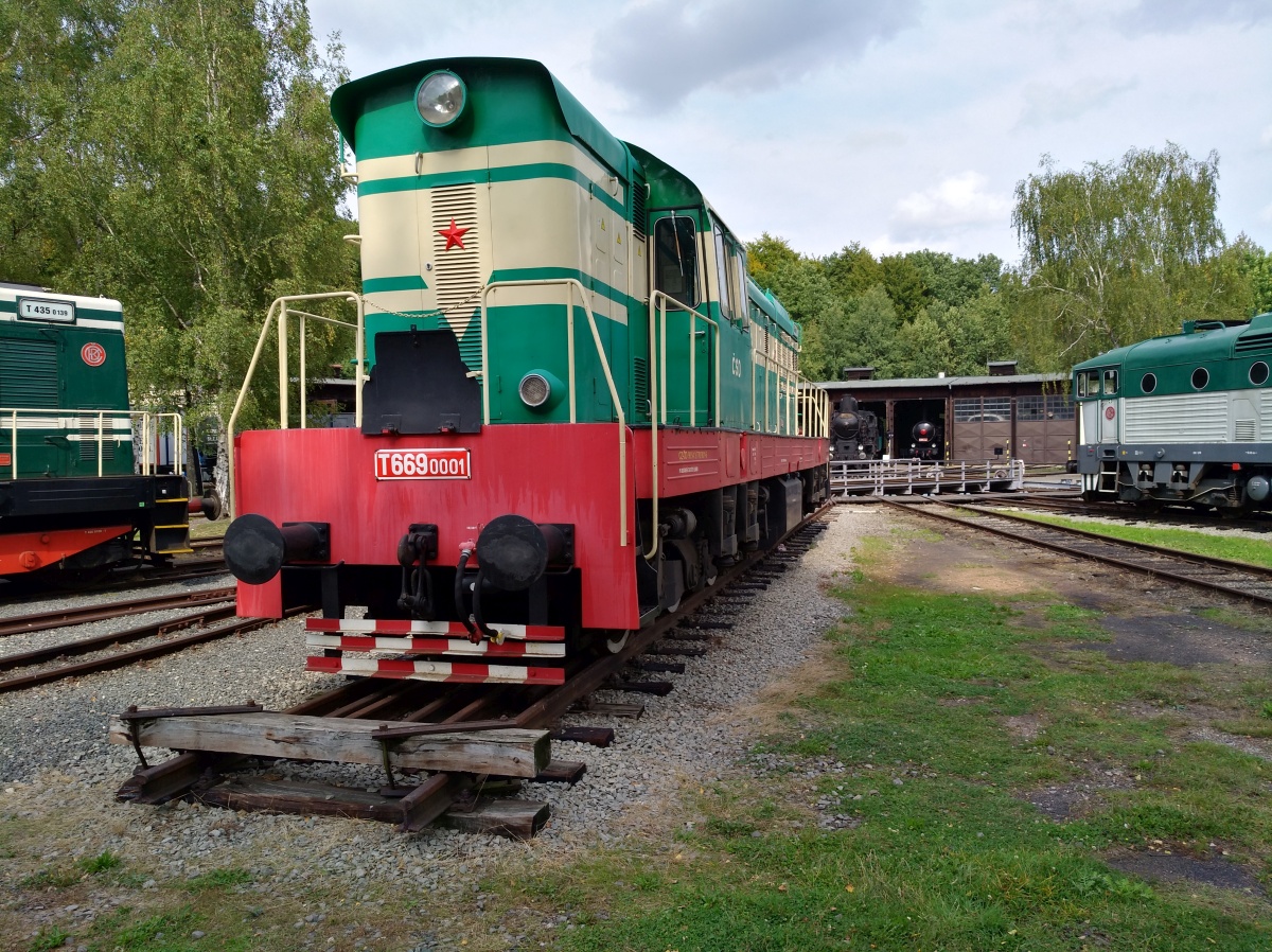 Motorová lokomotiva T669.0001 Čmelák - foto 617