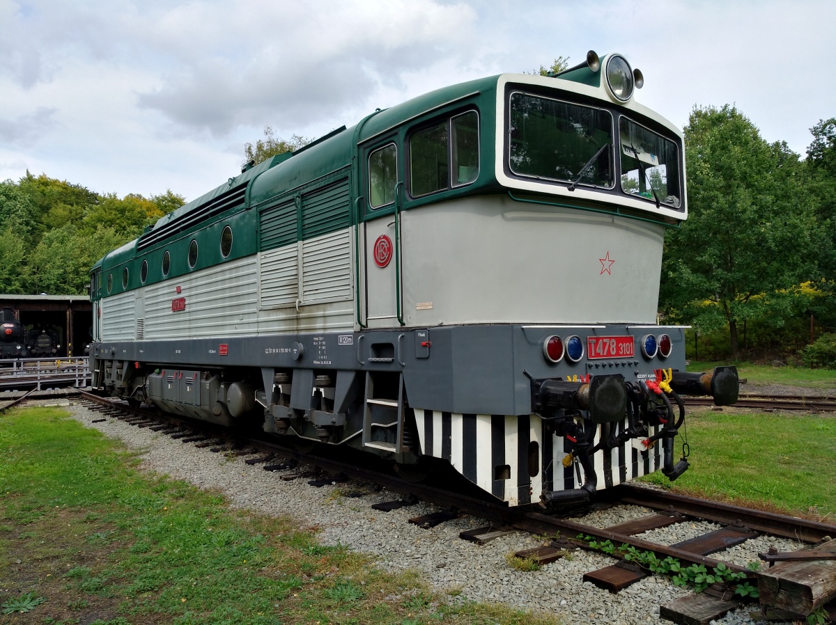 Motorová lokomotiva T478.3101 Brejlovec - foto 636