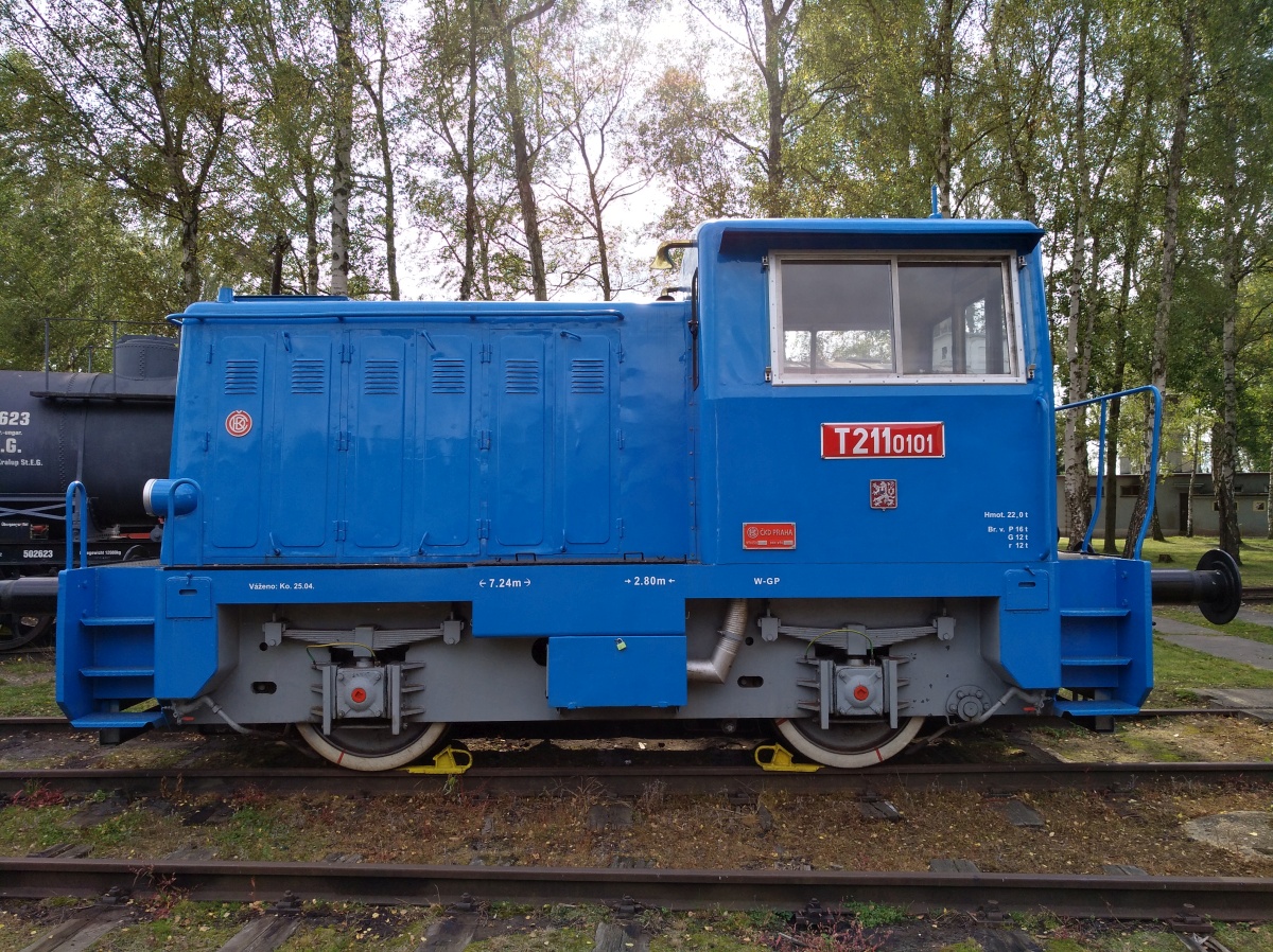 Posunovací lokomotiva T211.0101  - foto 590