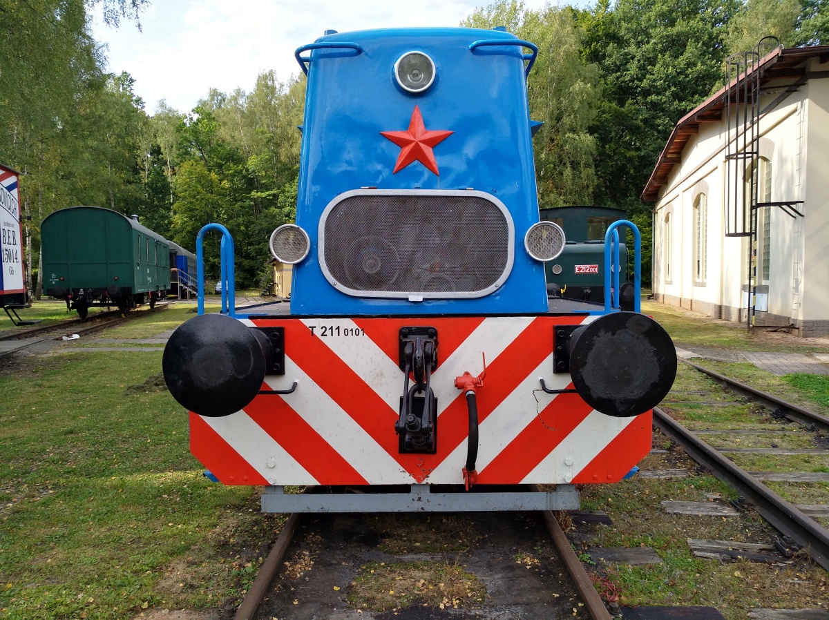 Posunovací lokomotiva T211.0101  - foto 606