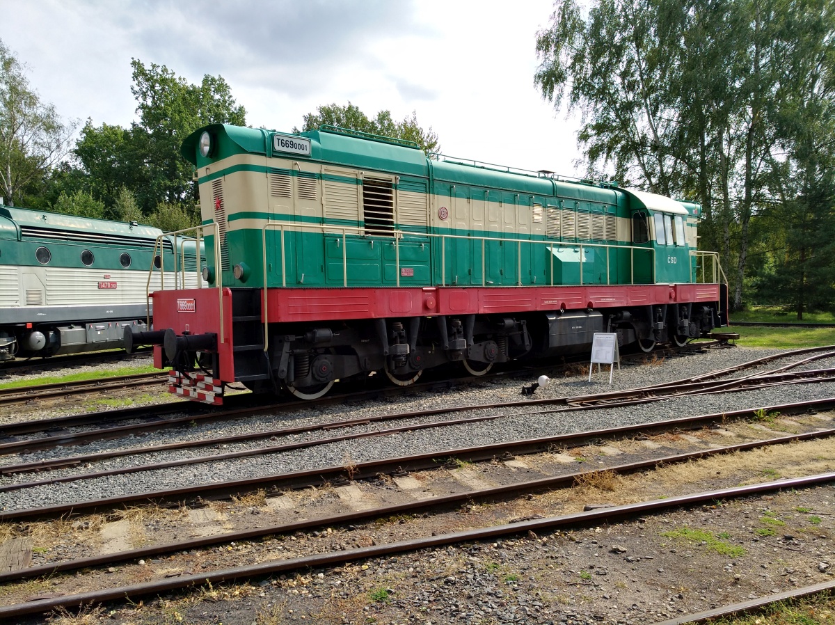 Motorová lokomotiva T669.0001 Čmelák - foto 607